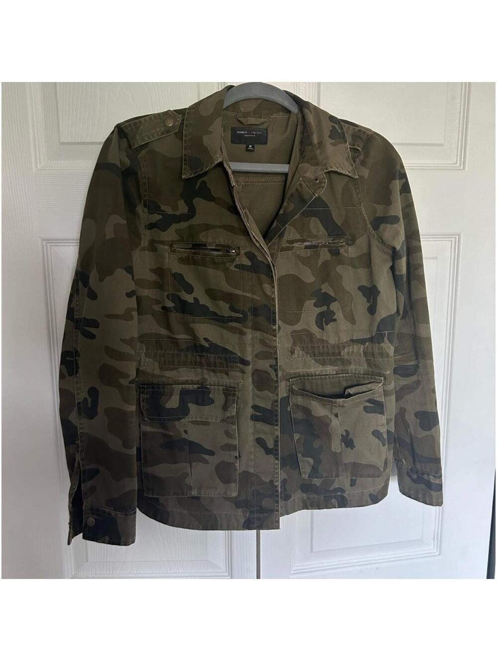 Women’s Camo Jean Jacket - M - EUC